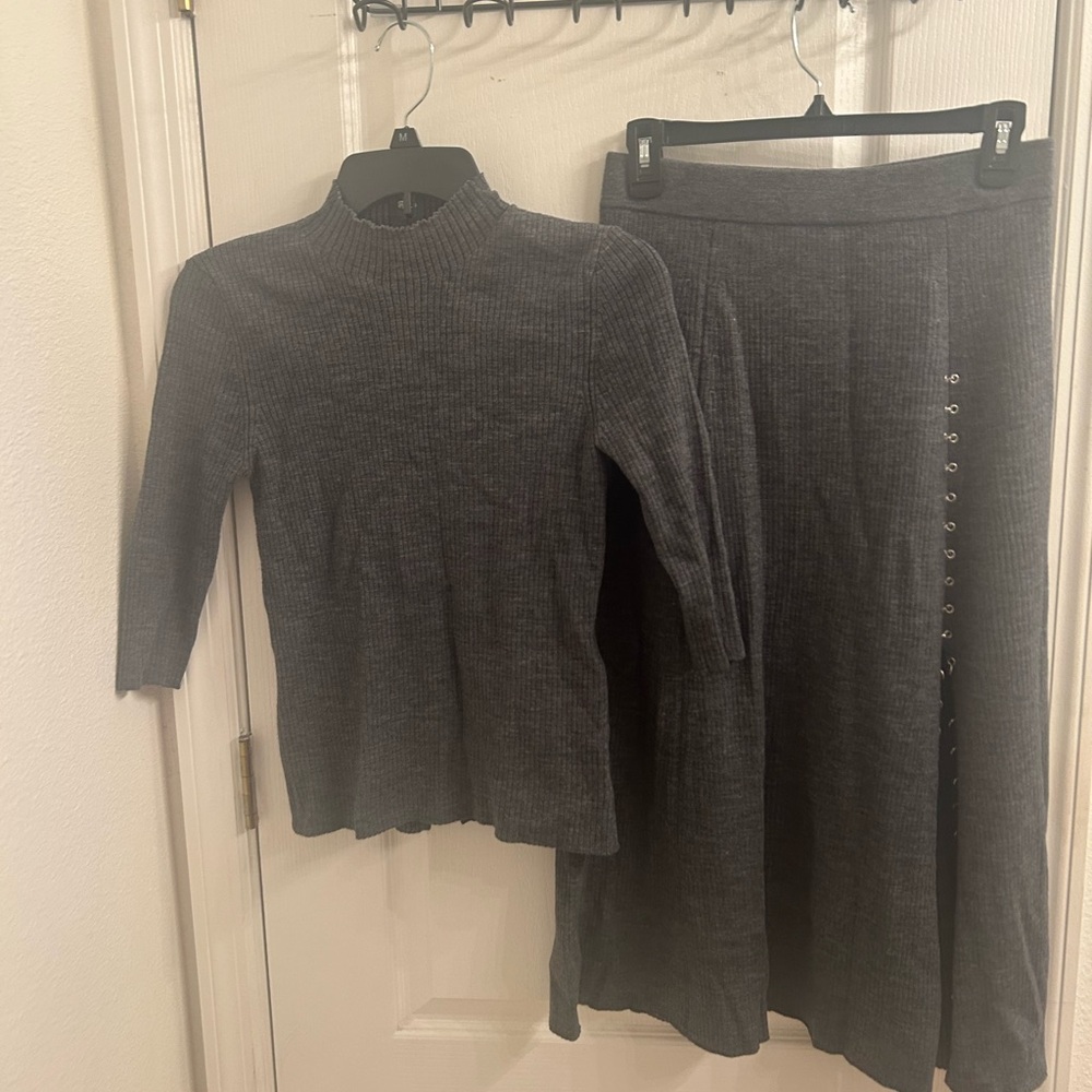 Gray Ribbed Knit Skirt - Picture 3 of 6